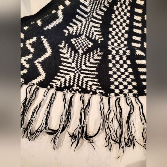 Love & Liberty Hooded  Sweater Poncho Cardigan w/ Fringe Winter Sz Small - Picture 12 of 13